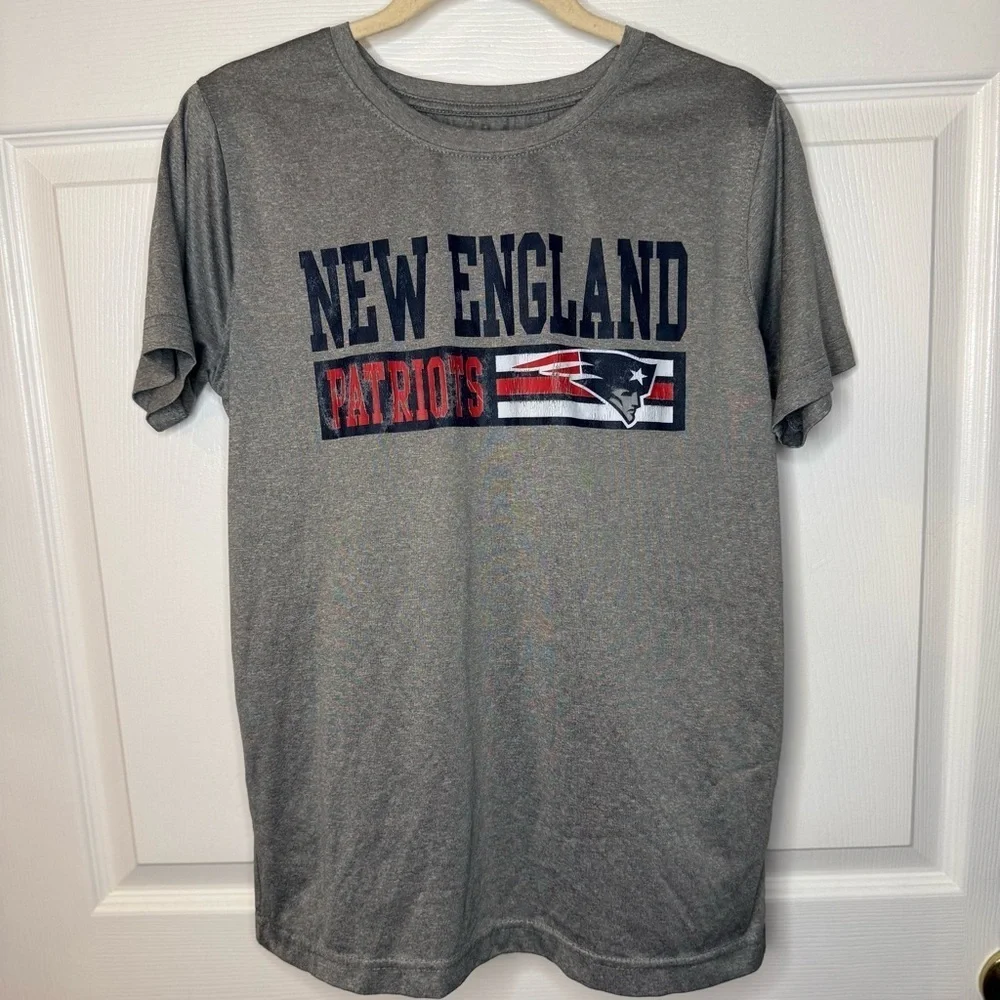 Nike Gray New England Patriots Tee Size XL, GUC - see pictures for wear on logo